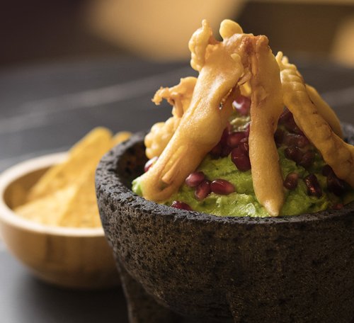 Guacamole con Rabas en tempura y Granada.